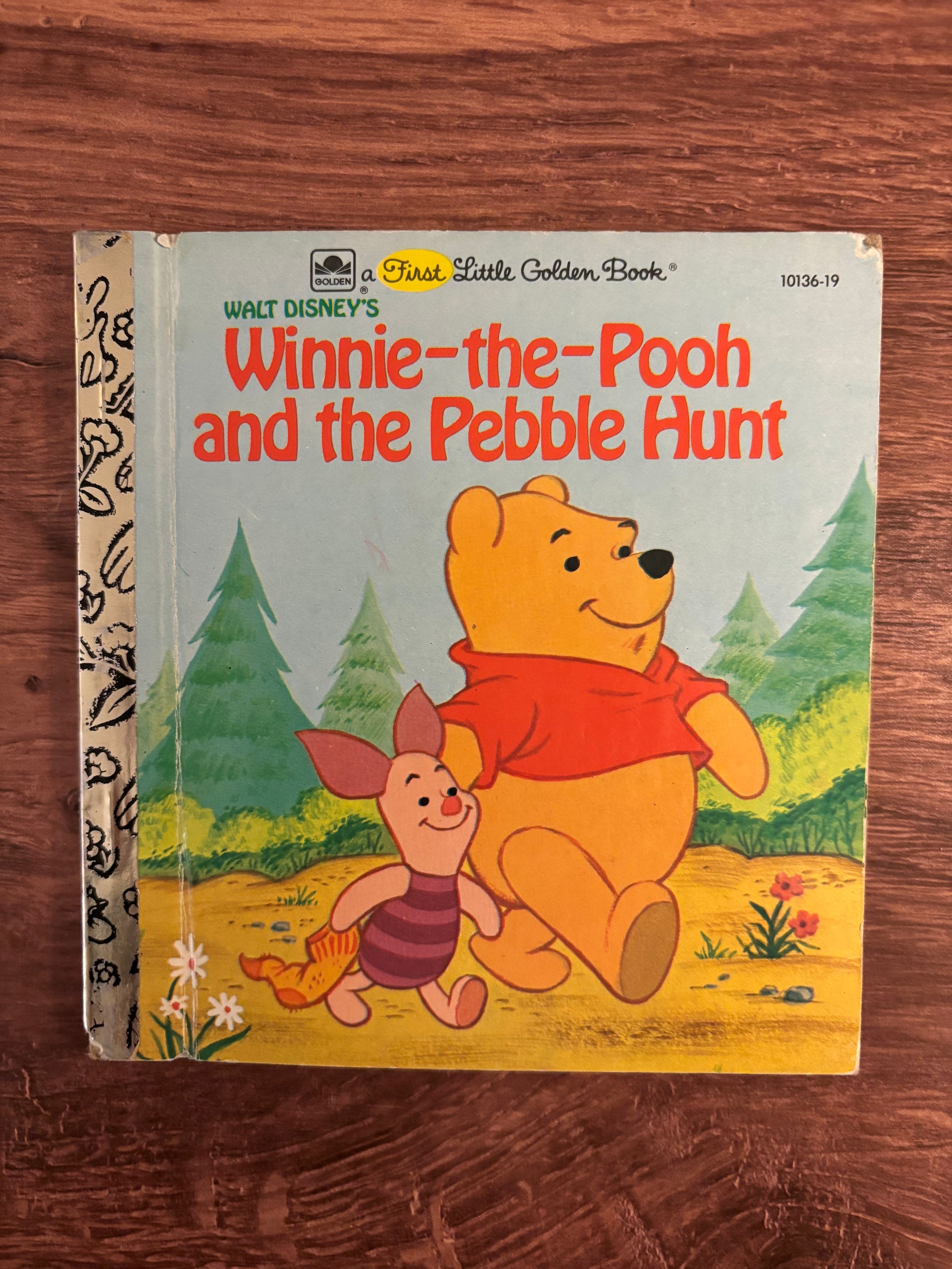 "Walt Disney's Winnie-the-Pooh and the Pebble Hunt" (Preowned Children's Book)