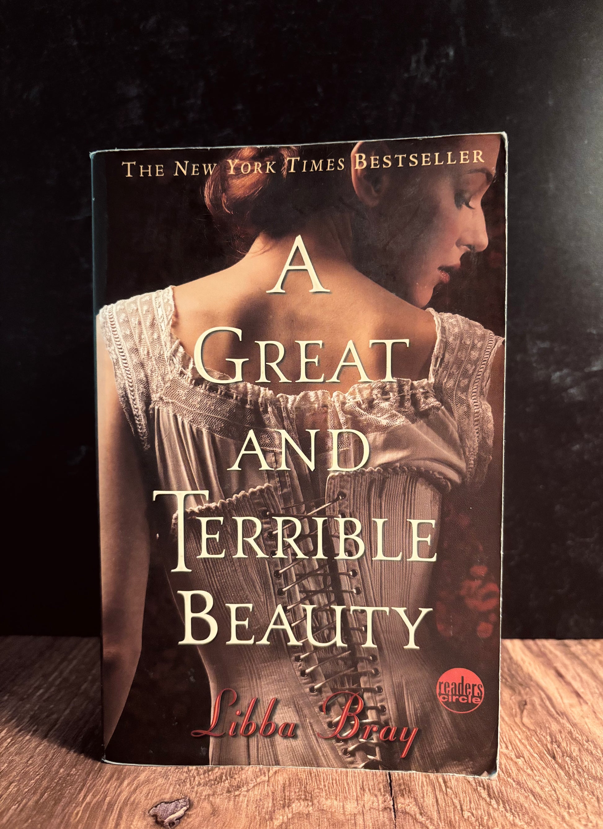 "A Great and Terrible Beauty" by Libba Bray (Preowned Paperback)