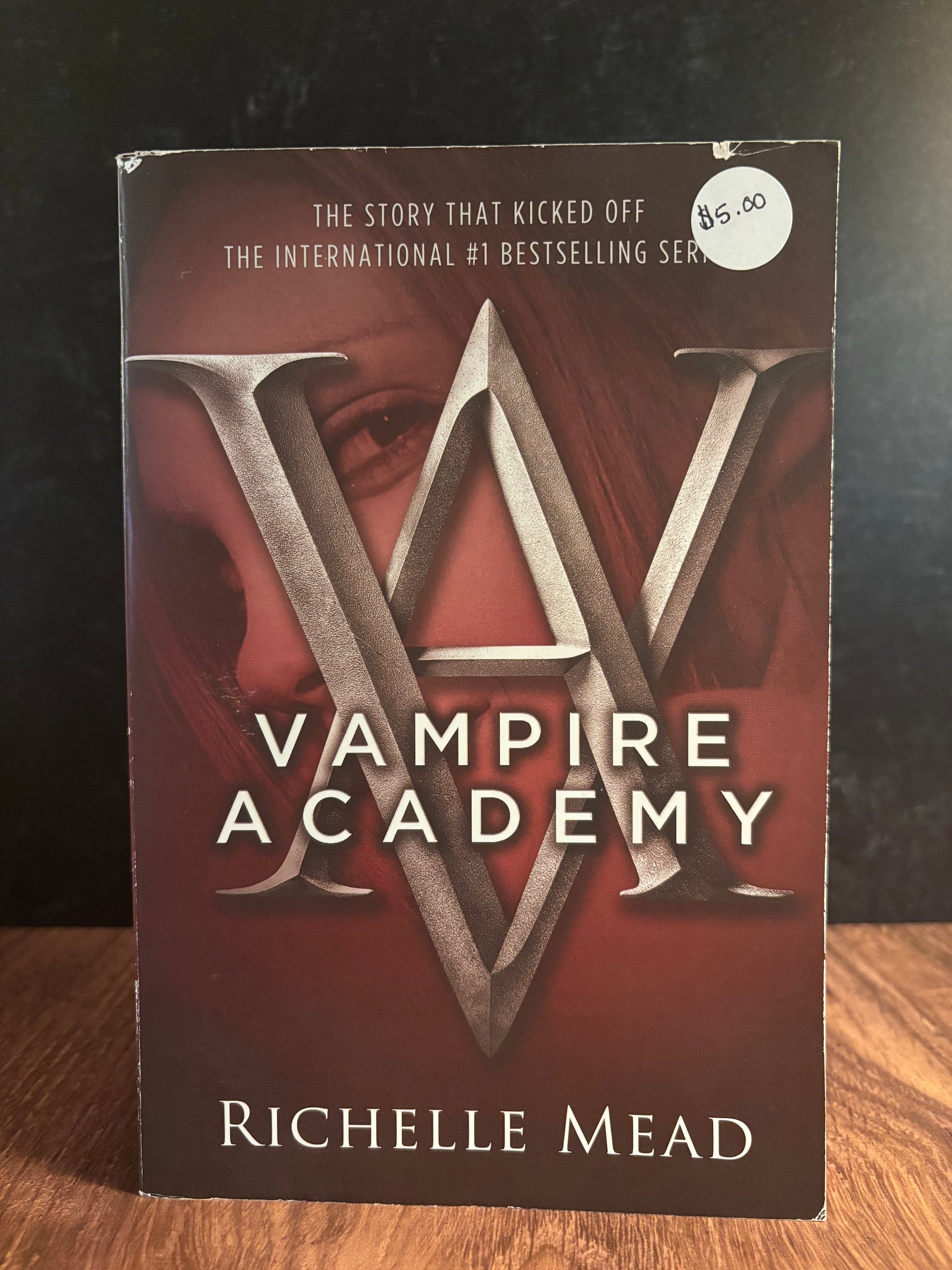 "Vampire Academy" by Richelle Mead (Preowned Paperback)